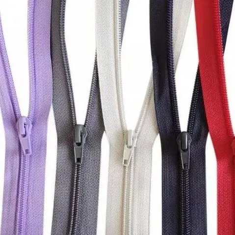 Аксесуари для одягу відкритого типу на металевій блискавці